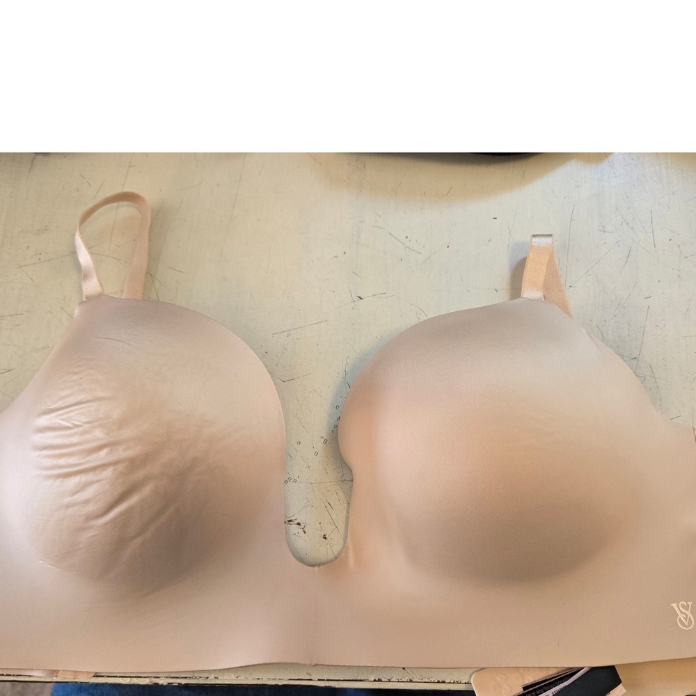 Victoria Secrets Invisible Solutions Bra Nude 36DDD Plunge Bra Low Back NWT